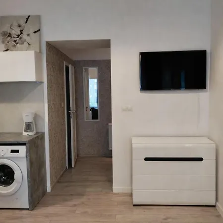 With Elevator In The Heart Of Apartmán Krakov